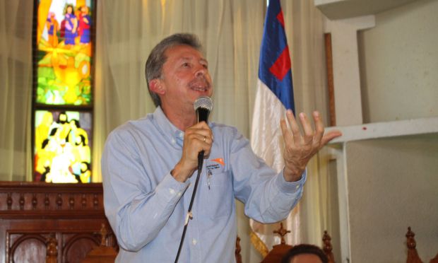Harold Segura presenta su libro Teología con rostro de Niñez.