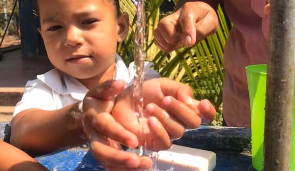 Más de 500 estudiantes beneficiados con agua segura en tiempos de COVID-19