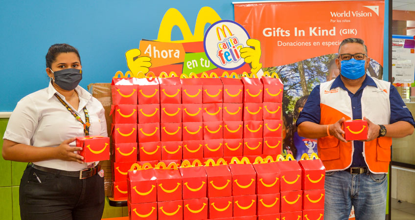 500 Cajitas Felices recibió World Vision de parte de McDonald's.