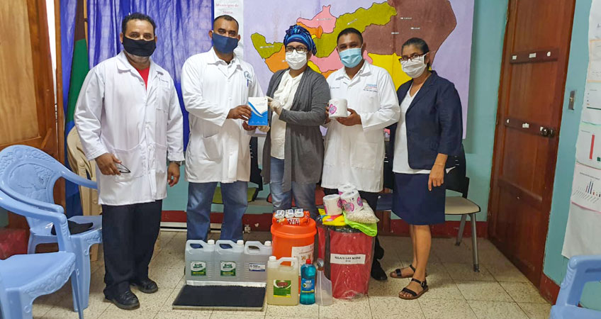 World Vision apoya con kits de limpieza e insumos médicos a puestos de salud en 10 departamentos