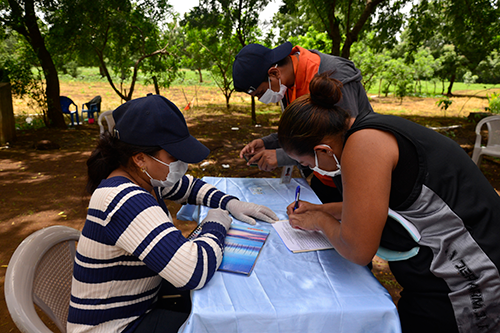 Medidas de seguridad tomadas durante entrega de kits alimenticios y de higiene.