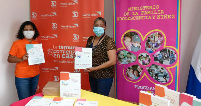 World Vision Nicaragua entrega planes de atención psicosocial al Ministerio de la Familia