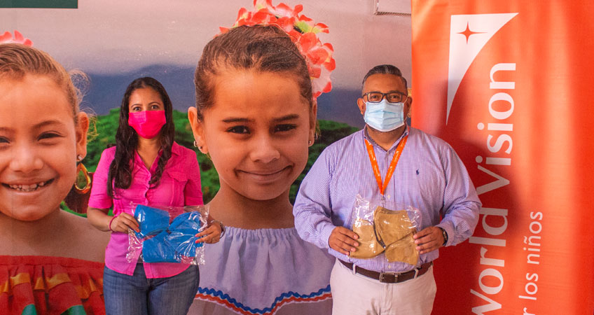 Ministerio ECS-Nicaragua confecciona y dona mascarillas para voluntarios de World Vision