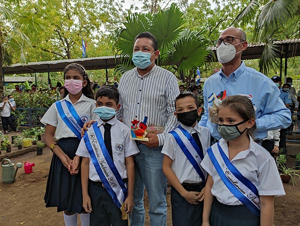 World Vision Nicaragua participa en jornada de Siembra de Árboles de la Amistad