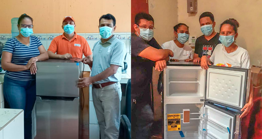 Colaboradores de World Vision en diferentes municipios recibieron refrigeradores.