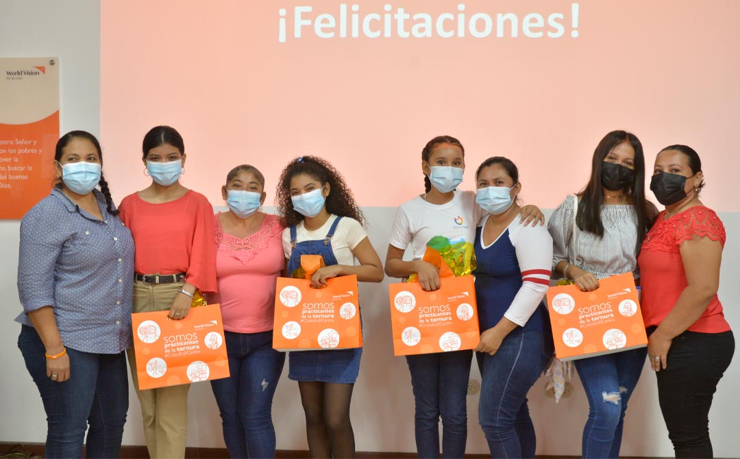 Adolescentes reconocidas por World Vision Nicaragua.