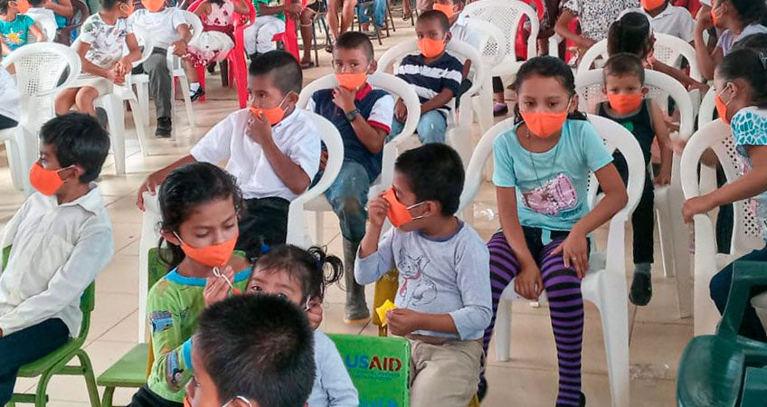 Niñas y niños participan en el Festival Infantil 2021.