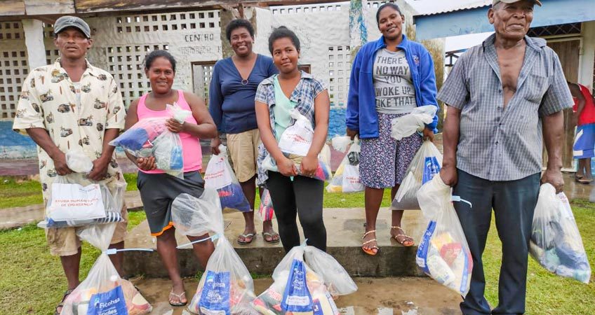 Entrega de ayuda humanitaria en comunidad Krukira.